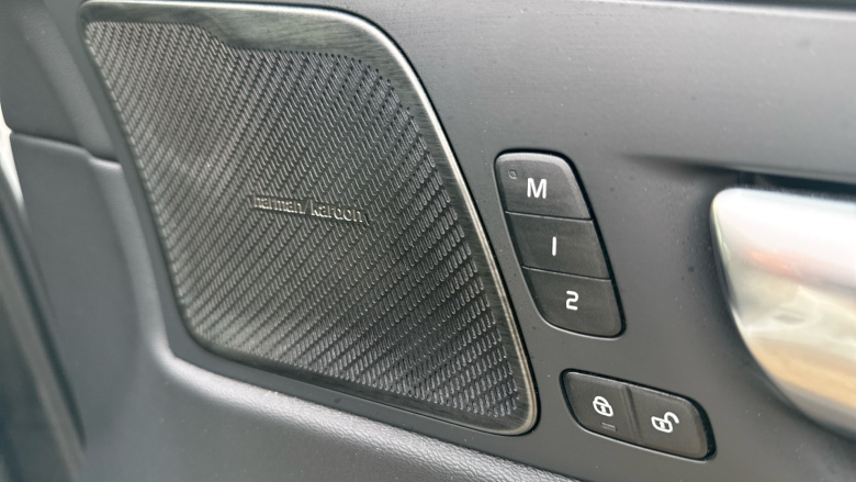 Volvo XC60 2.0 B5P Plus Dark 5dr AWD Geartronic Petrol Estate